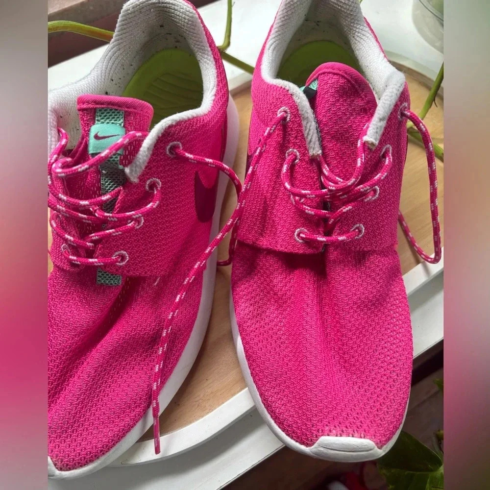 Nike Roshe Runners Womens Size 8.5 Mesh Pink Athletic Shoes - Picture 2 of 14